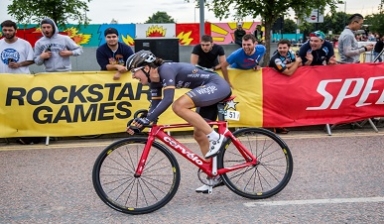 Dani King Rides in to First Place at the Red Hook Crit